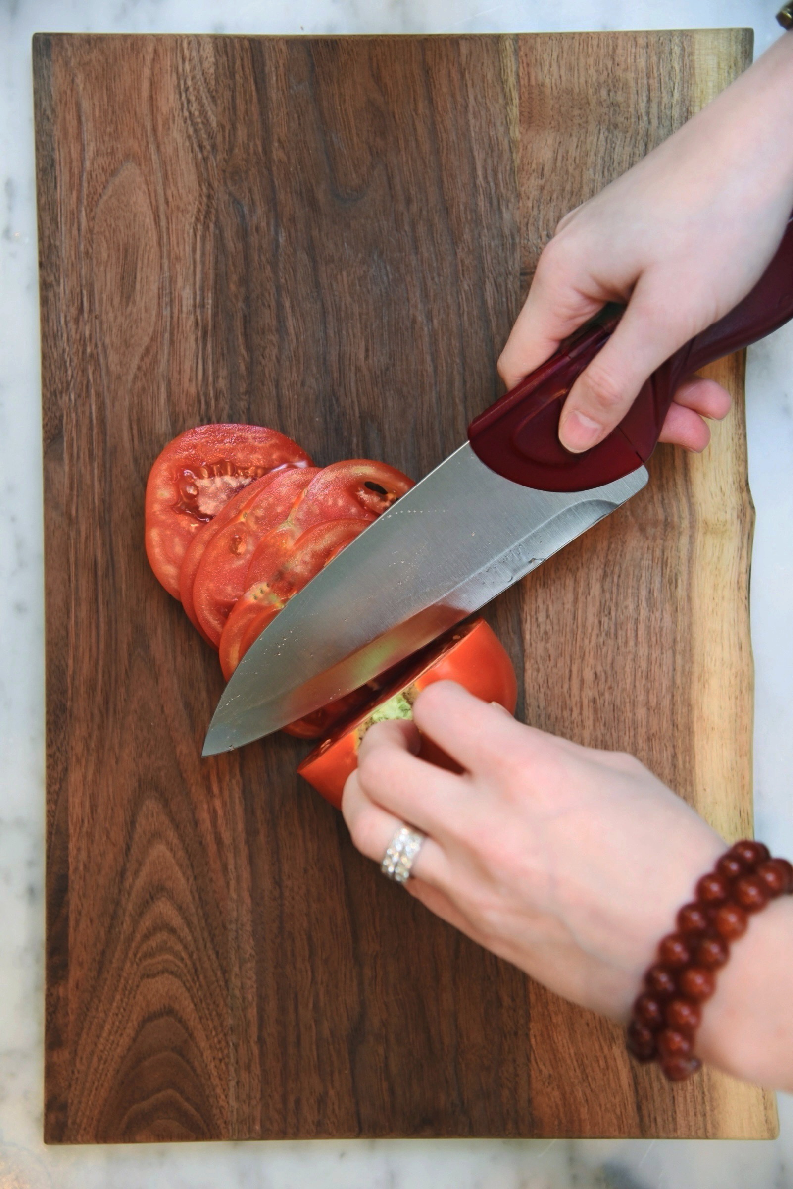 How to Choose a Chef's Knife That Fits Your Hand